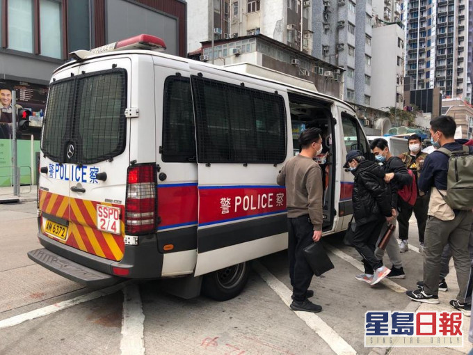 警方深水埗打击毒品行动 两男被捕