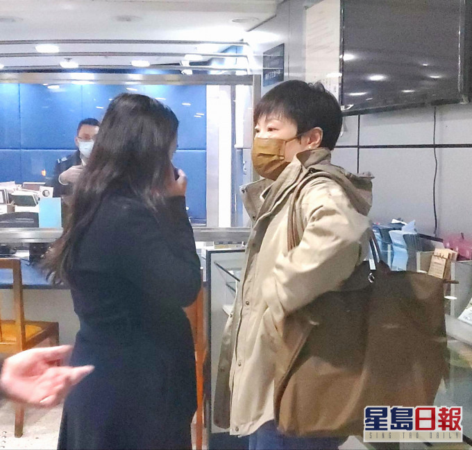 【大拘捕】戴耀廷及林景楠家属先后到警署探望