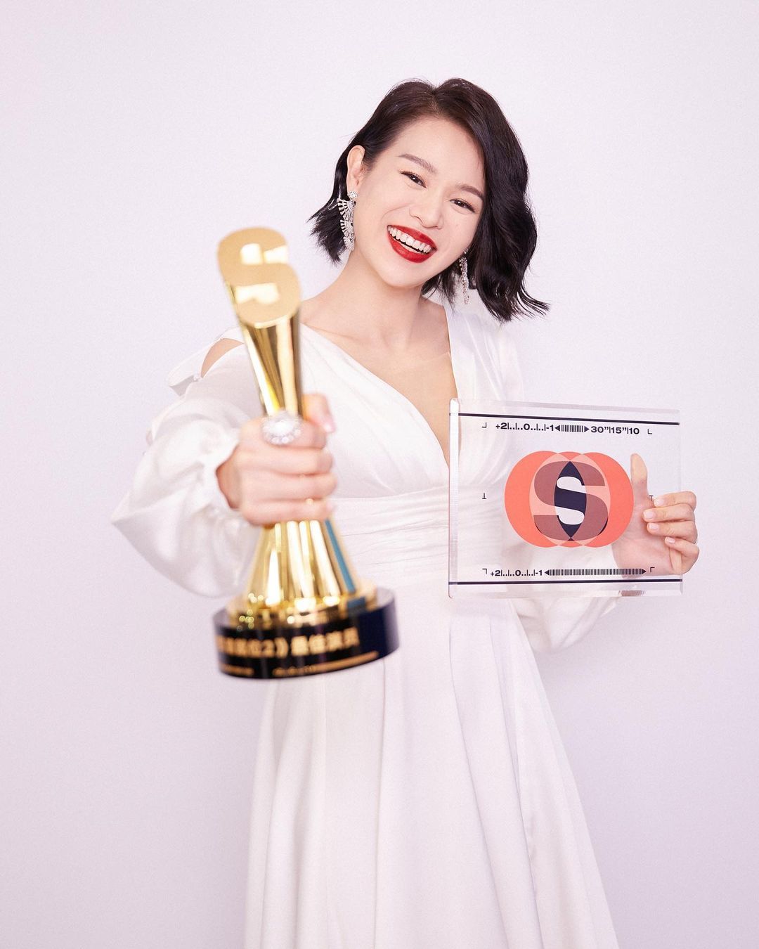 HK actress Myolie Wu can't get lead roles in China after winning acting contest