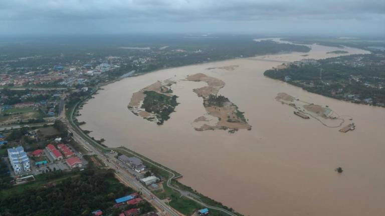More than 43,000 evacuees still at flood relief centres in five states