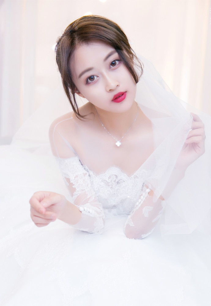 女孩要少喝酒！24岁女网红坐飞机心脏骤停