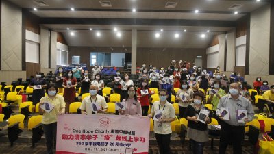 瑶池金母慈善基金会捐平板电脑　350名清寒学生受惠