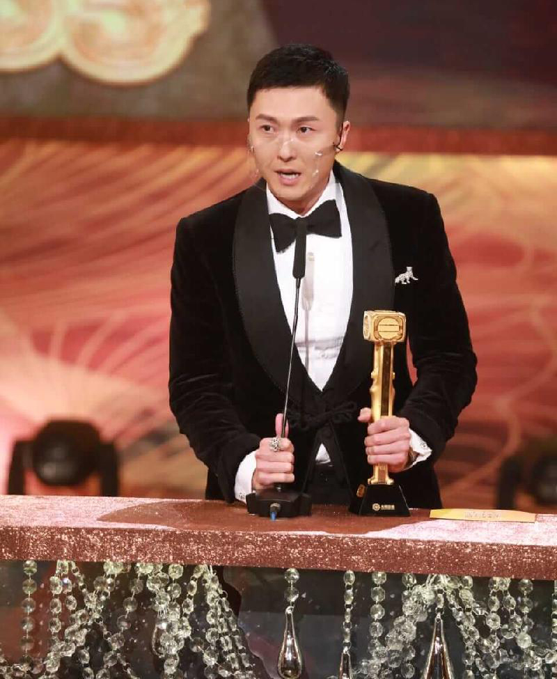 Vincent Wong Thanks Wife Yoyo Chen In Best Actor Speech; She Responds With Blank Expression