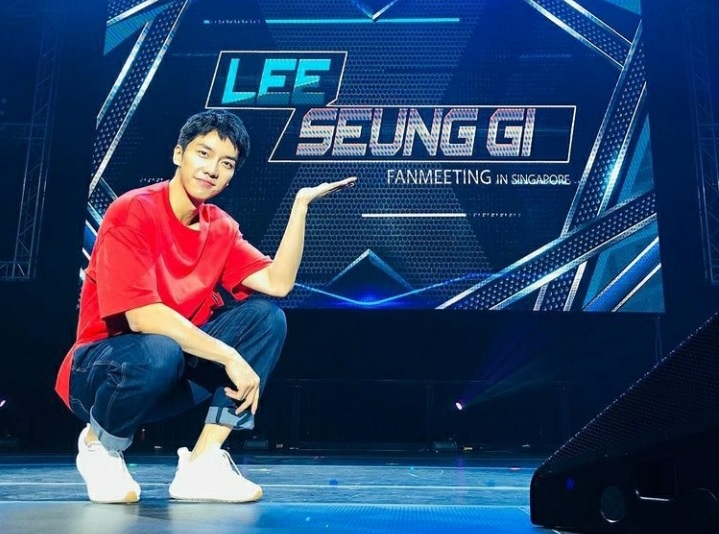 10 Lesser-known Facts About Lee Seung Gi; Star Enjoys Birthday With Script of tvN Thriller 'Mouse'