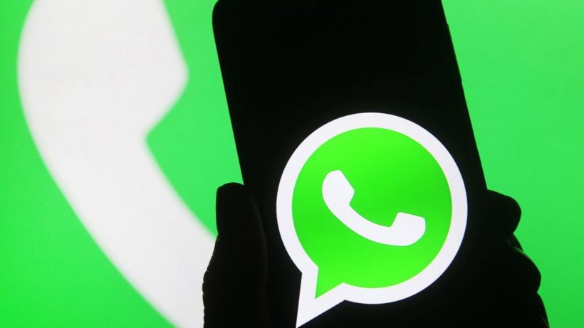 WhatsApp extends 'confusing' update deadline