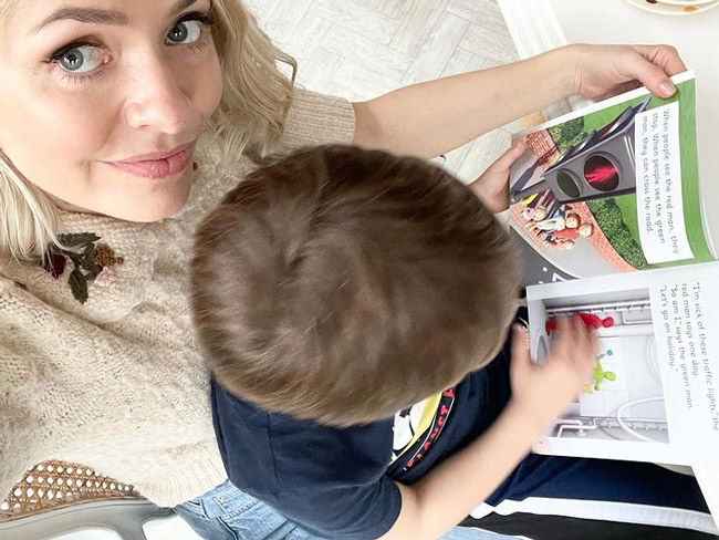 Holly Willoughby's home-schooling photo applauded by fans