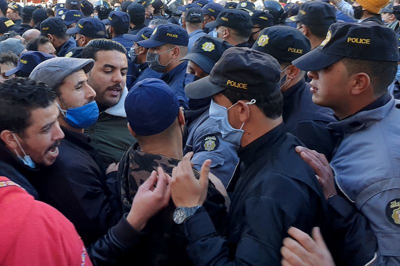 Tunisian protesters revive 'Arab Spring' chant, riots continue