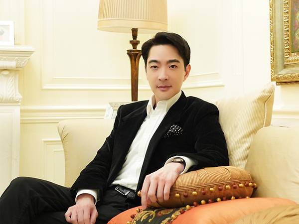 Meet Calvin Lo, the secretive Hong Kong billionaire who loves Singapore's prawn mee