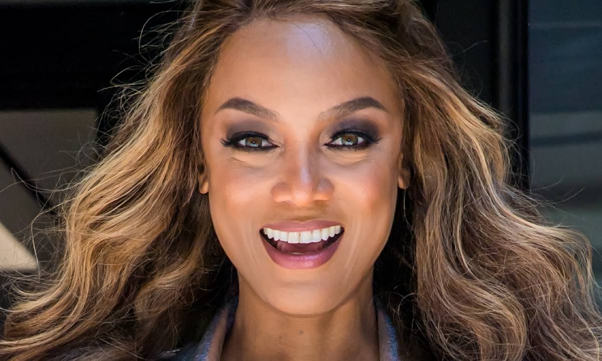 Tyra Banks' unbelievable physique wows fans as she poses in hot pants in nostalgic photo