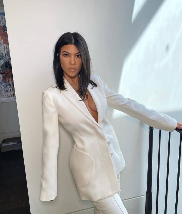 Kris Jenner is identical to daughter Kourtney Kardashian in filter-free family photo