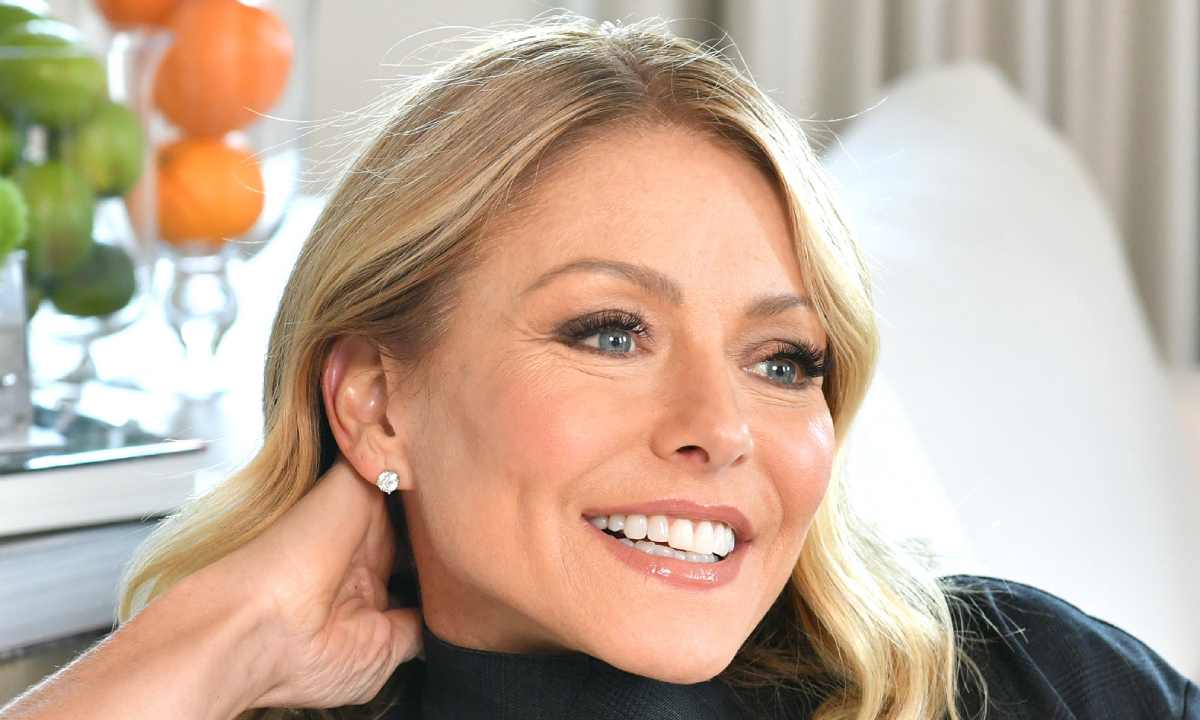 Kelly Ripa stuns fans with incredibly youthful appearance in latest photo