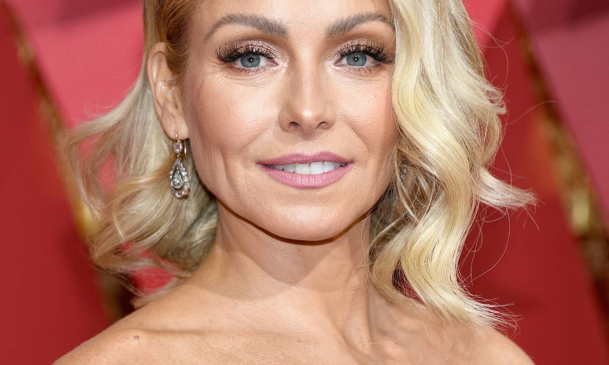 Kelly Ripa surprises with shower video from bathroom inside New York townhouse