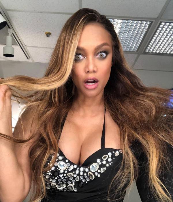 Tyra Banks rocks bold new look to deliver important message