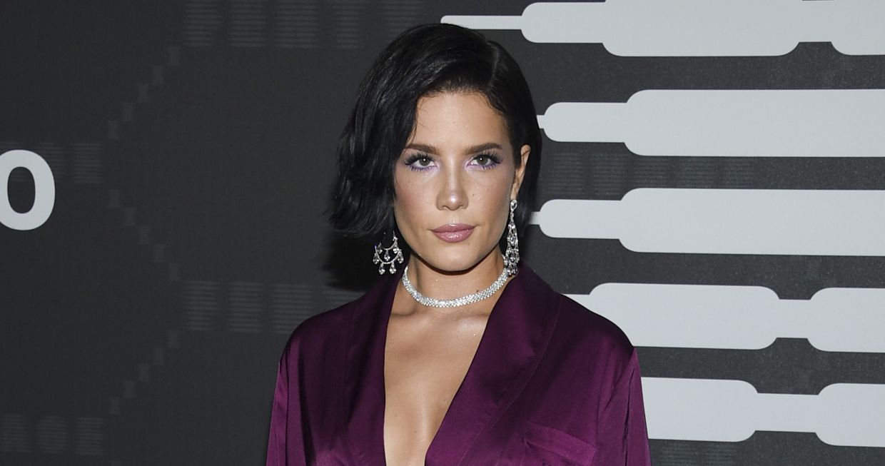 Singer Halsey is pregnant with 1st child