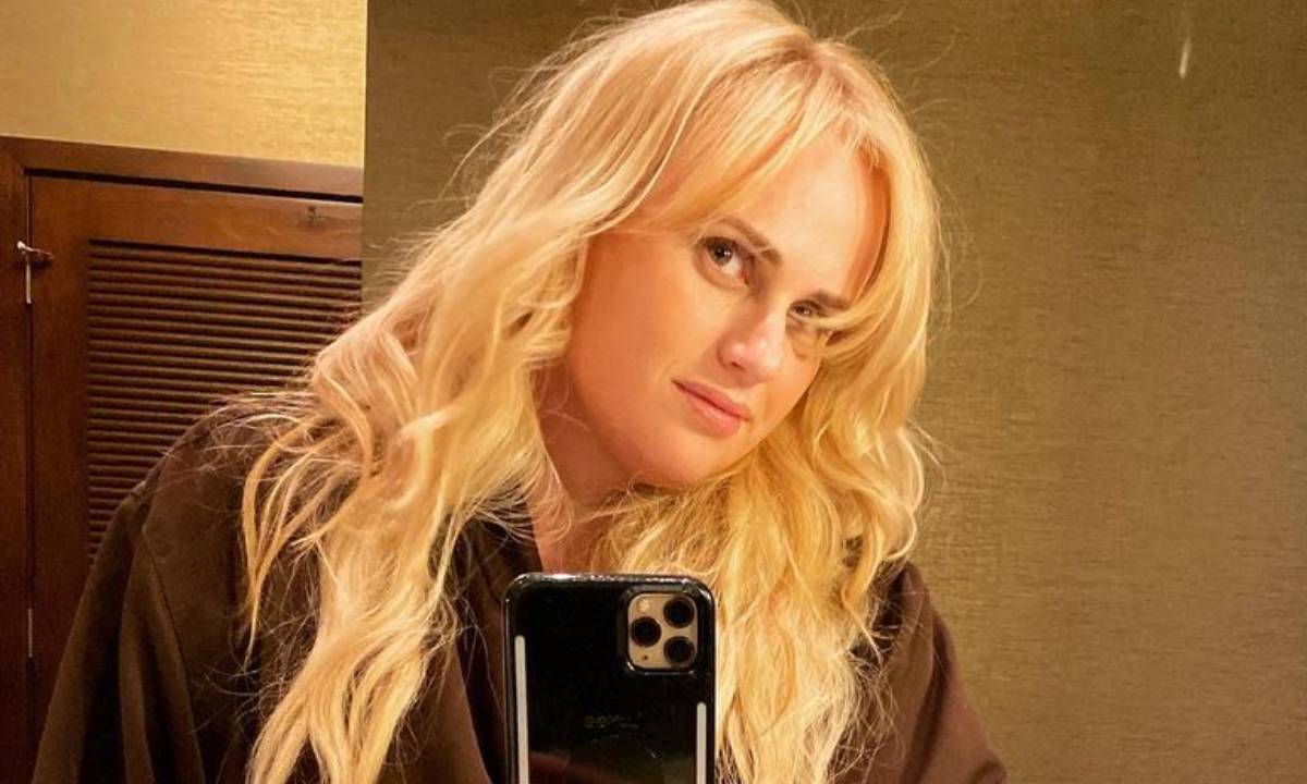 Rebel Wilson looks flawless in skinny black jeans as she announces exciting news
