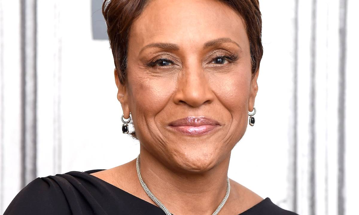 GMA's Robin Roberts announces bad news about co-star live on air