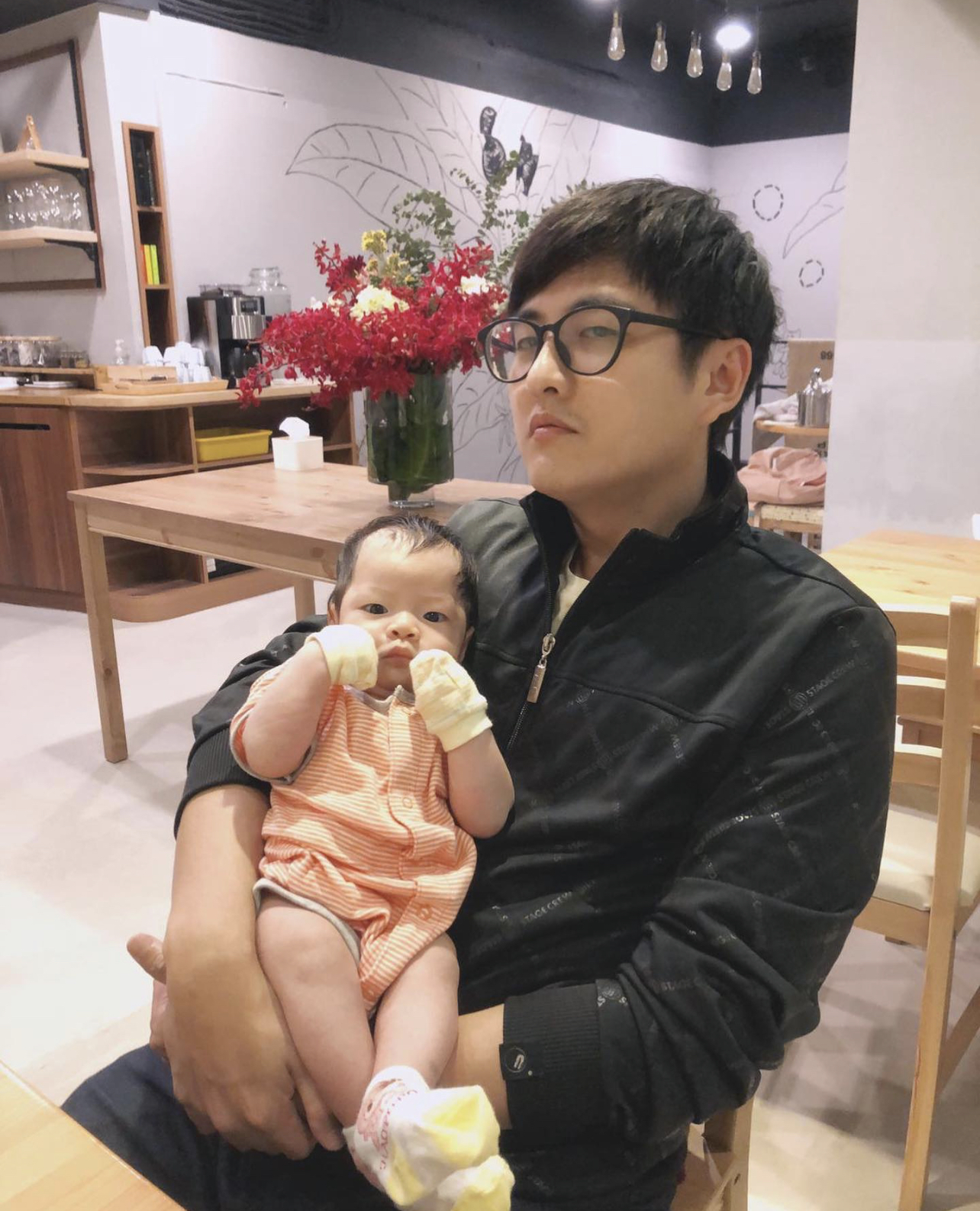 Huang Jinglun Wondered “Whose Child Is This?” When He First Looked At His Newborn Son