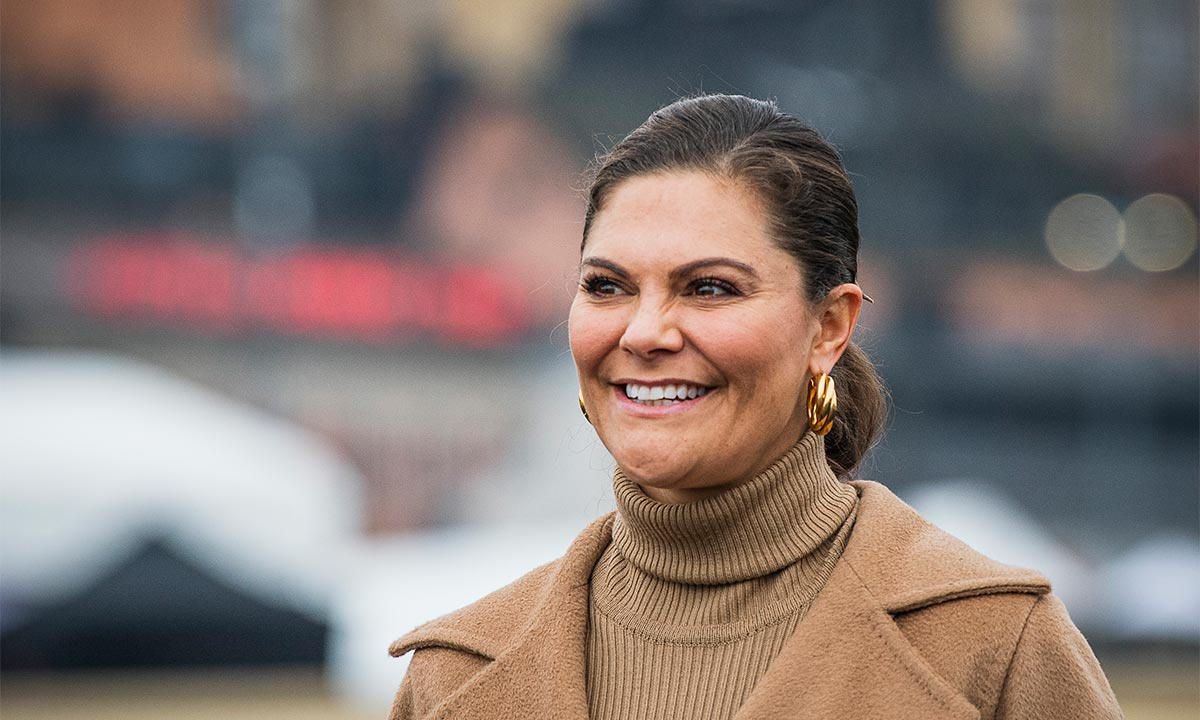 Crown Princess Victoria's puppy makes cute cameo in the snow