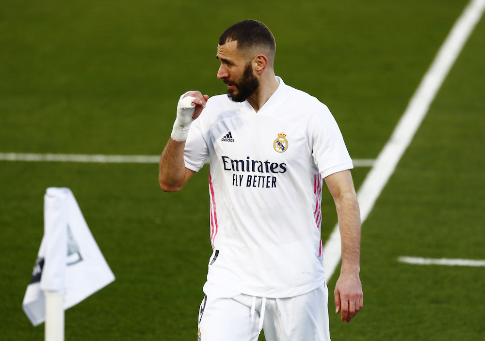 Real forward Benzema extends contract to 2023