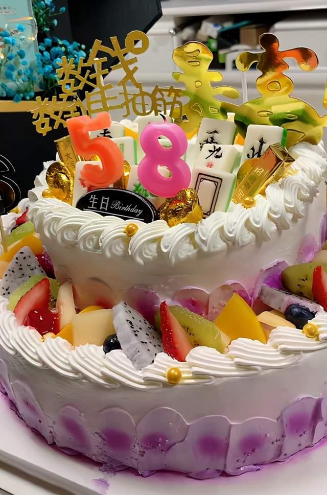 乡爱“赵四媳妇”为老公庆生！豪宅摆宴大方送烟酒，其夫身份惊人