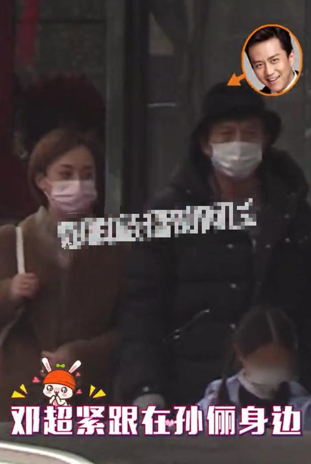 邓超孙俪带娃外出，一家人打扮朴素臃肿，儿女太像孙俪贵族气息浓