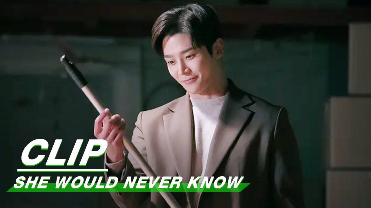 Clip: Embarrassing! Jina Watches Rowoon Dancing | She Would Never Know EP06 | 前辈，那支口红不要涂 | iQIYI