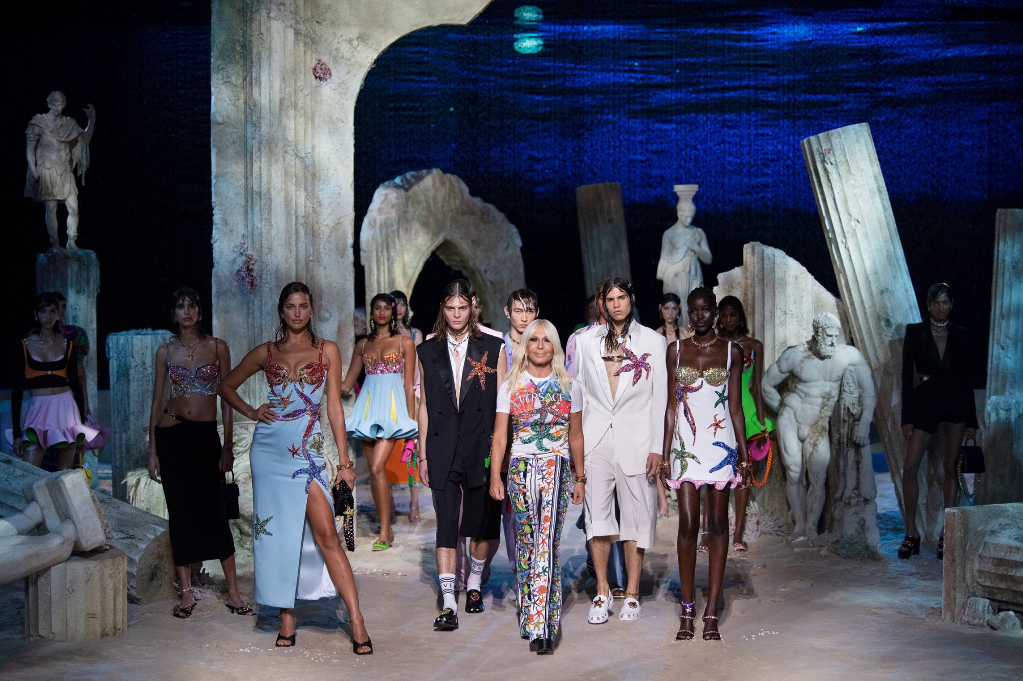 Versace to broadcast their Fall/Winter 2021 collection online for the first time