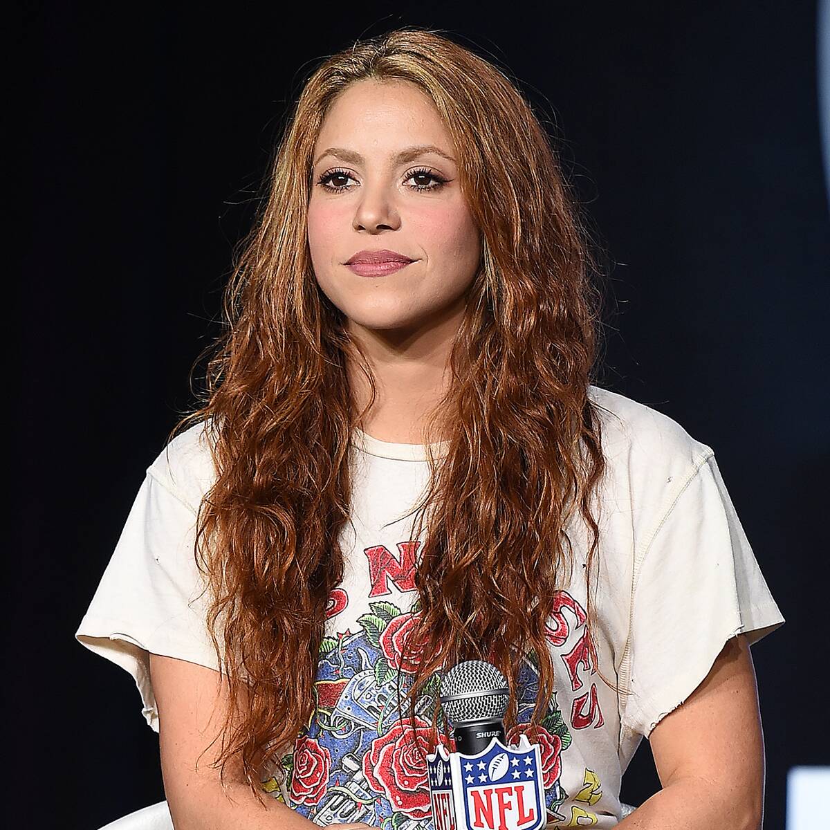 Shakira Debuts Hot Pink Hair Transformation: "Surprise!"
