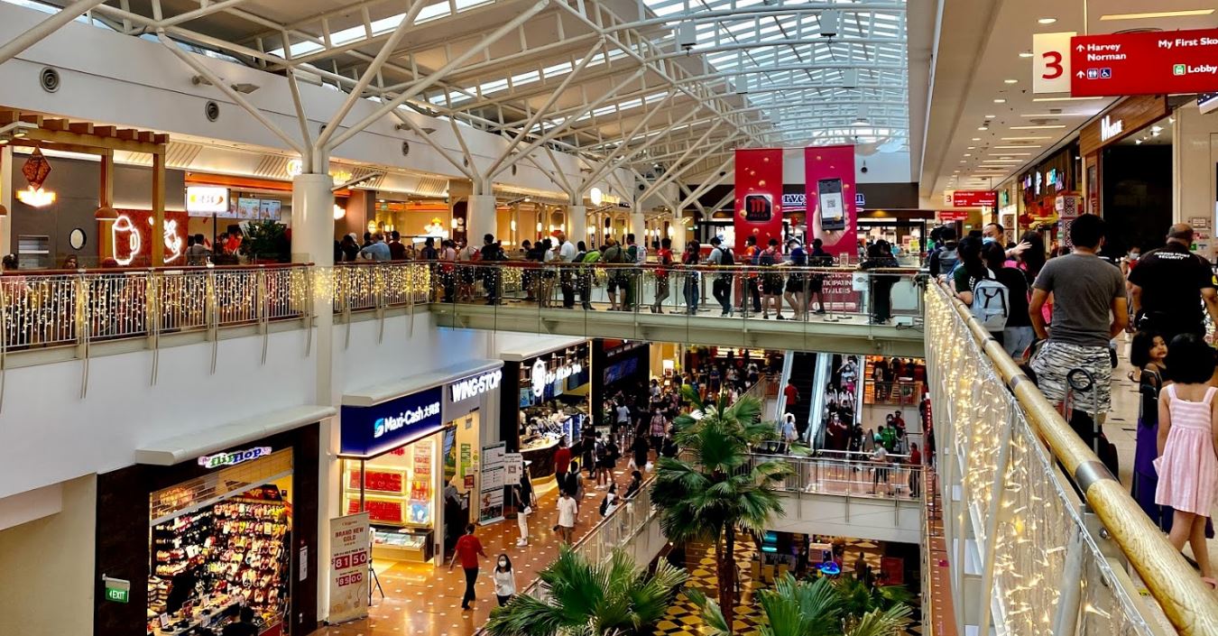 A&w Jurong Point sees long queue on opening day, some apparently waited for 1 hour