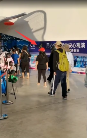 李湘撇老公带女儿度假 王诗龄11岁身高体重超妈妈
