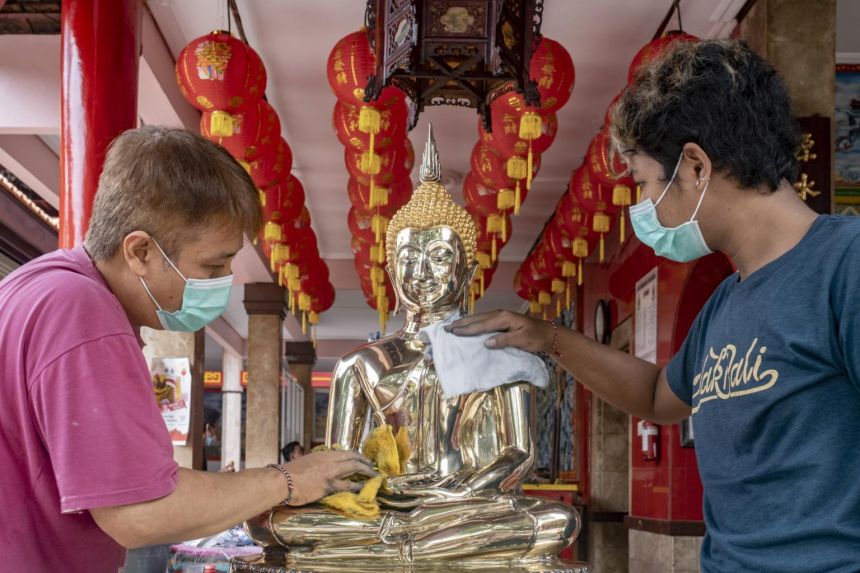 Bali tour guide hopes for coronavirus defeat amid bleak Chinese New Year