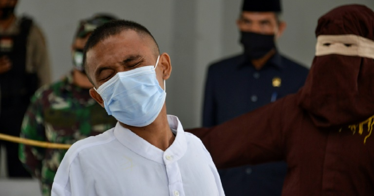 2 Christians publicly flogged Indonesia for drinking alcoholic beverages
