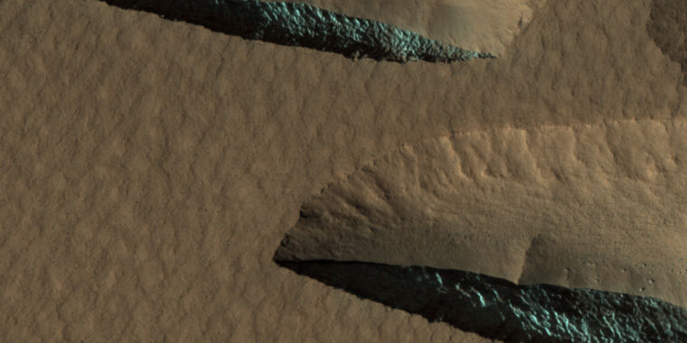 Mapping the ice on Mars that could support future missions
