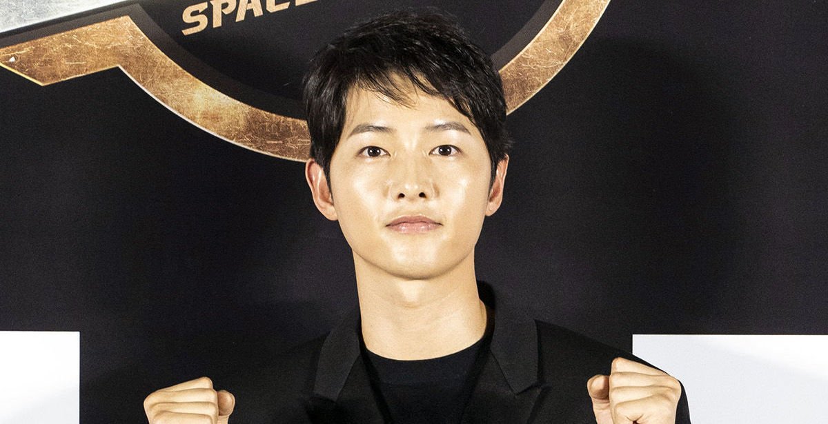 Song Joong Ki clarifies his comment about choosing to take his role in 'Space Sweepers' during a time when he felt he'd personally 'given up'