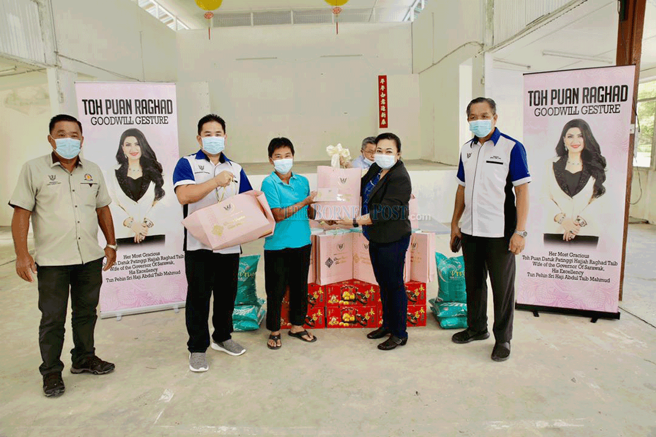 Raghad contributes to families in Tondong, Padawan areas