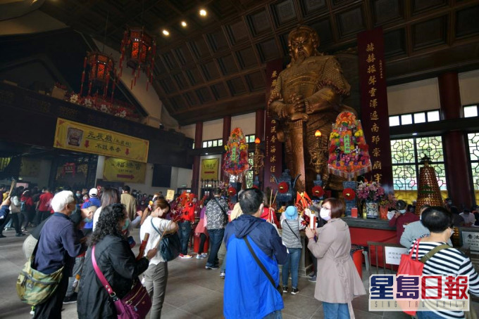 大批善信年初一赴车公庙祈福 实施人流管制