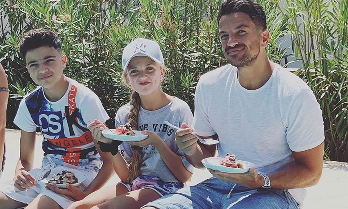 Peter Andre shows just how close his four children are in sweet video
