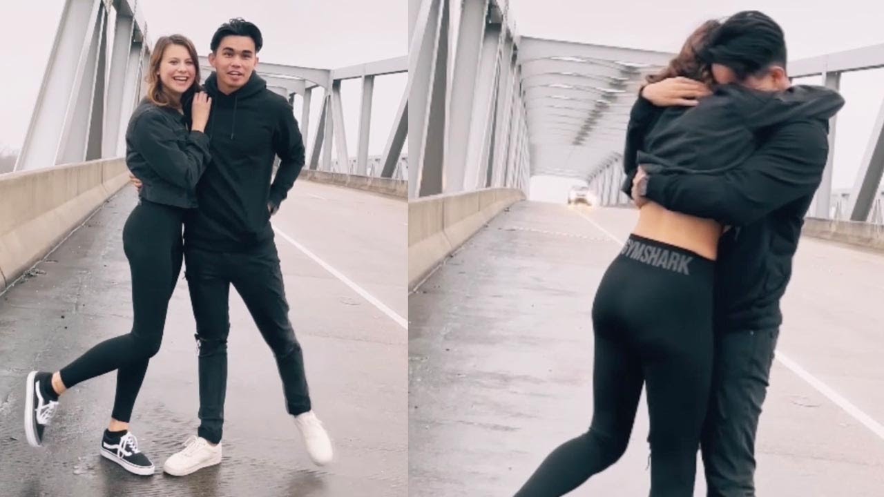 Student Asks Girl To Be His Girlfriend While Taking A Photo