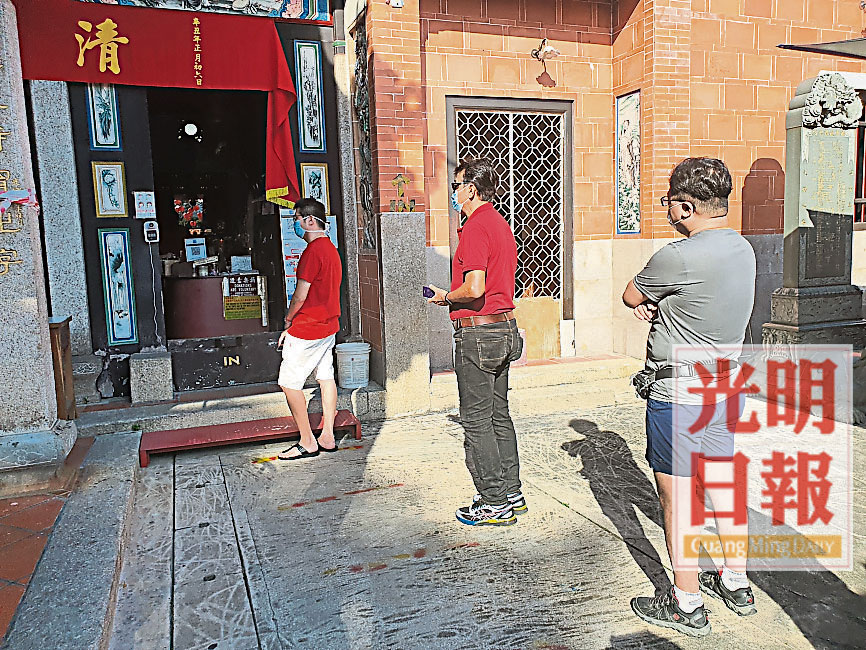 疫情之下严守SOP 蛇庙除夕仅5人膜拜