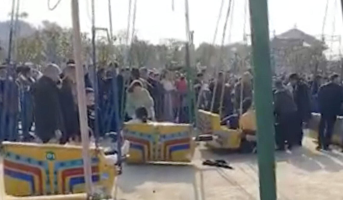 16 injured after Chinese fairground ride collapses