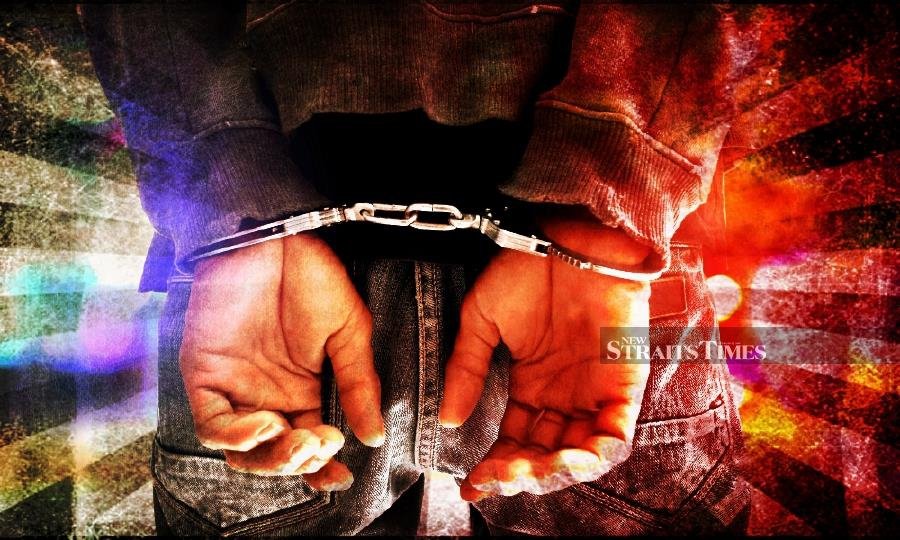 Police arrest, fine 14 for gambling at Sitiawan house