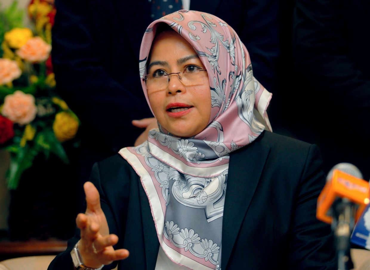Higher Education Ministry, MCMC to help students with cybersecurity and social issues, says Noraini