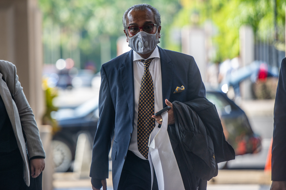 Shafee fails to admit Apandi’s affidavit in bid to recuse Sri Ram from money laundering case