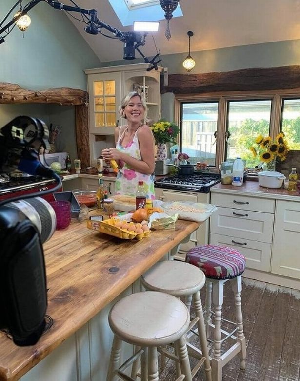 Joss Stone's slow-paced life in cosy childhood home after she wins Masked Singer