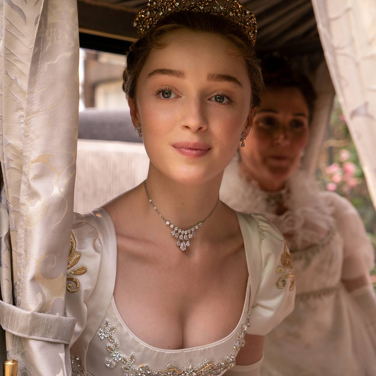 Bridgerton's Phoebe Dynevor Reacts to the Internet's Obsession With Her "Neck Acting"