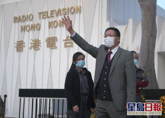 梁家荣挥手告別港台广播大厦 感谢员工吁市民继续支持