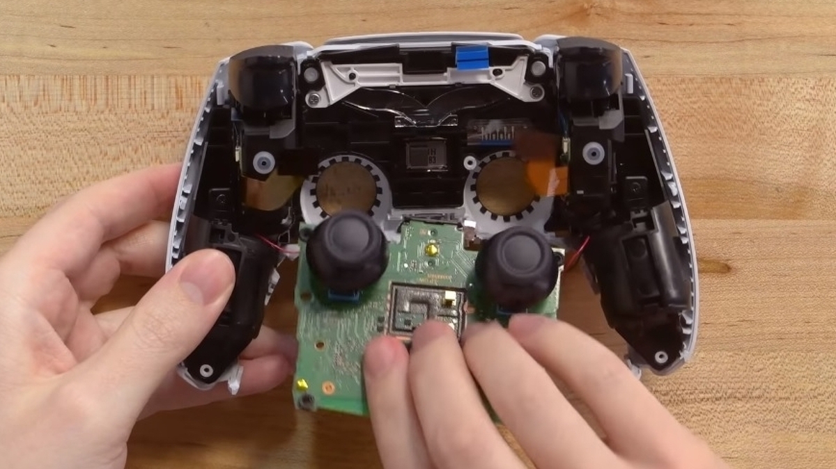 ps5-dualsense-teardown-reveals-potential-causes-of-controller-drift-nestia