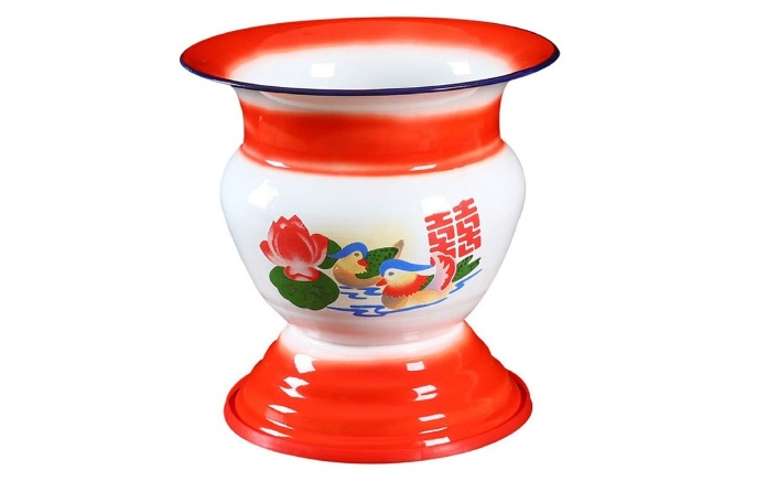 Traditional Chamber Pots Are Being Sold As “Chinese Antique Fruit Bowl” Online & We’re Losing Our Minds