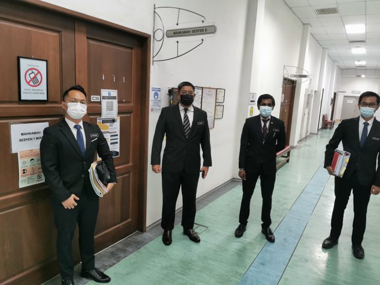代表同案2被告方 法官要辩护律师择一