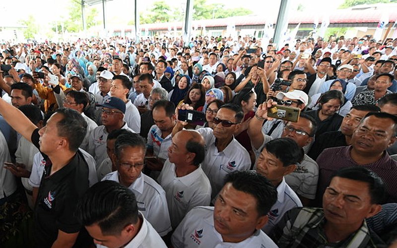 Peninsular trio trying to bed Sabah, Sarawak parties